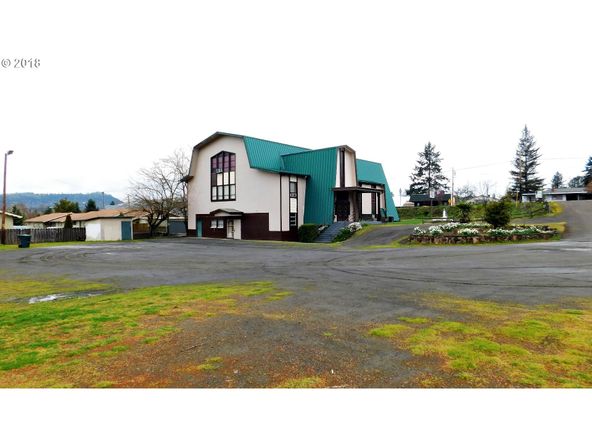 2837 W Harvard Ave, Roseburg, OR 97471